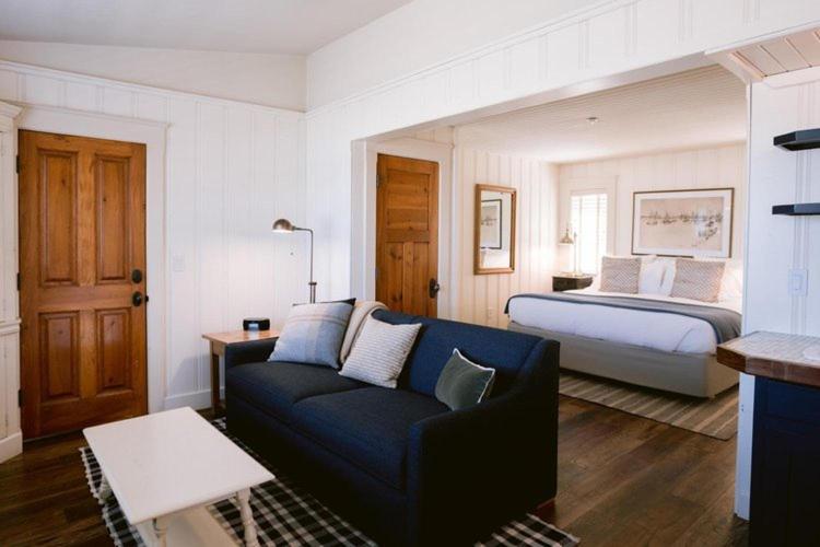 Inn Nick's Cove
