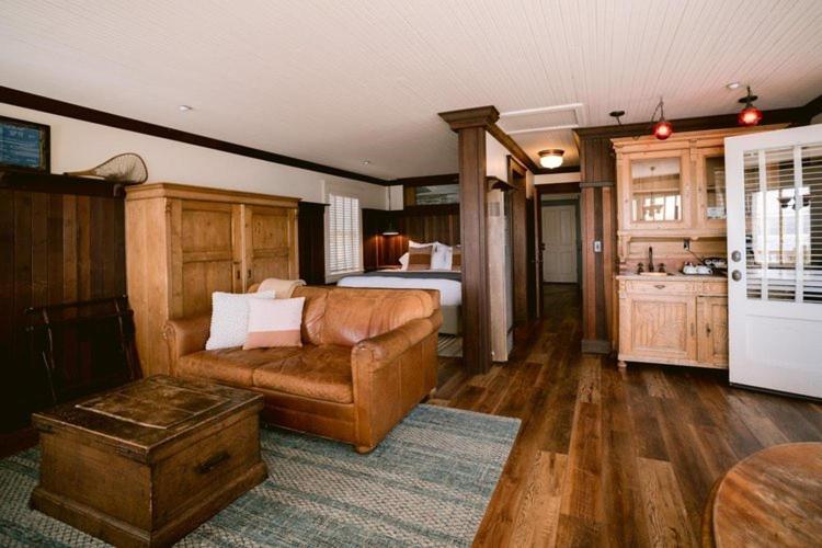 Inn Nick's Cove Marshall