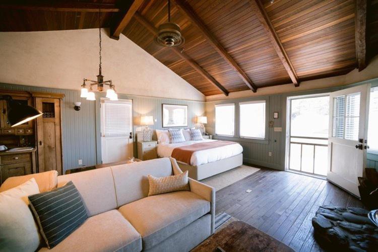 Inn Nick's Cove